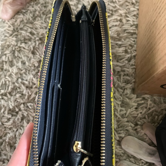 Wallets - Picture 9 of 16